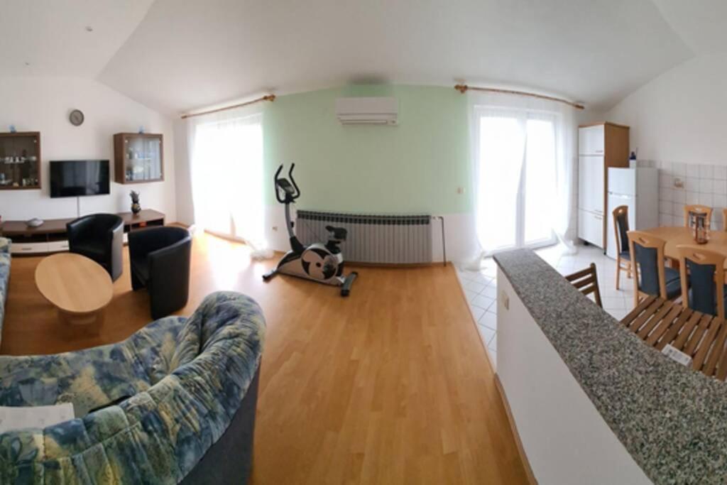 Mitros Apartment Malinska Eksteriør bilde