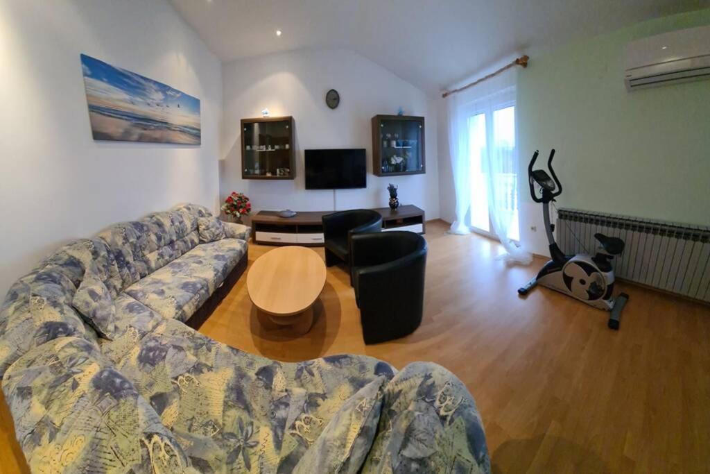 Mitros Apartment Malinska Eksteriør bilde